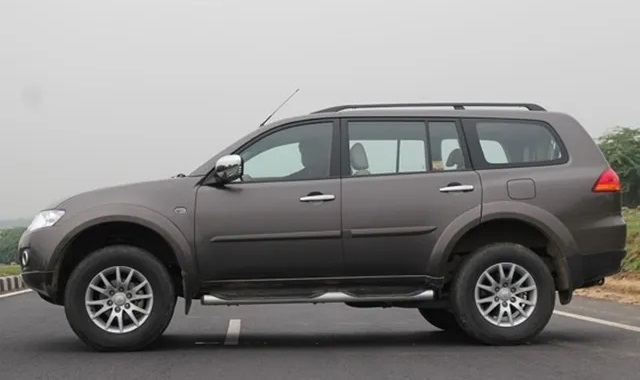 Mitsubishi Pajero Sport Review: Side Body