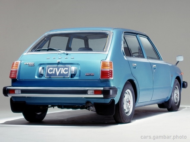 1977 Honda Civic 1st Gen 5-door rear view