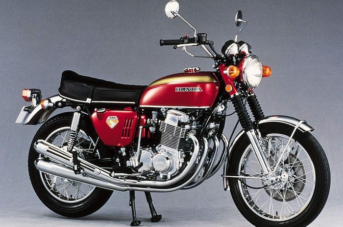 Honda Dream CB 750 FOUR 1969 red right side